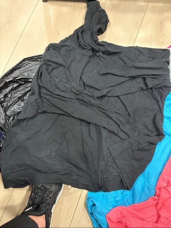 Lot of Women’s Lightweight Hooded Jackets
Hanes XXL - Picture 4 of 7